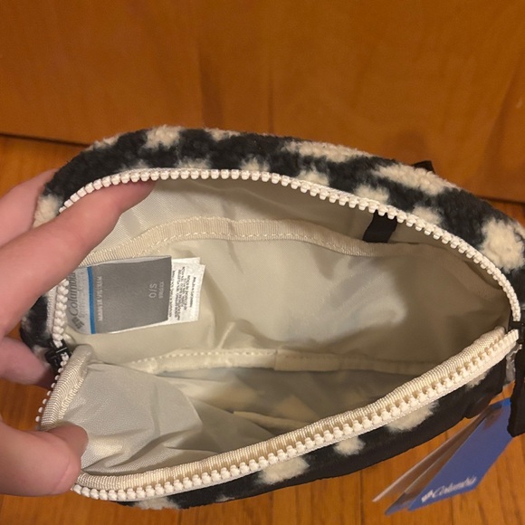Columbia Monochrome Fleece Helvetia Belt Bag Hip Pack NWT - Picture 5 of 9
